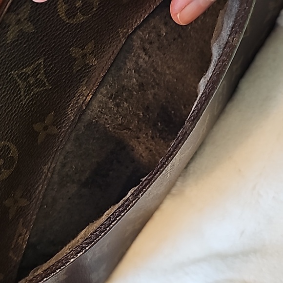 Louis Vuitton Orsay Clutch - Picture 10 of 11